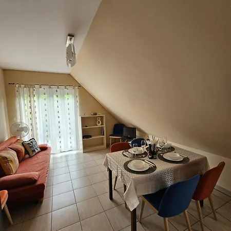 Easy Apartmanhaz Apartment